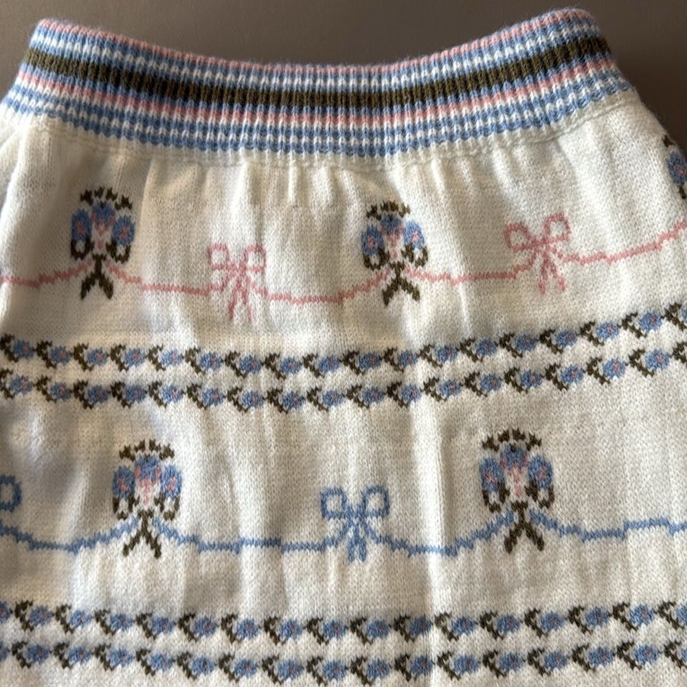 For Love Bell Knitted Skirt with Bow & Floral Design. Teenager. Size Small. - Picture 2 of 8